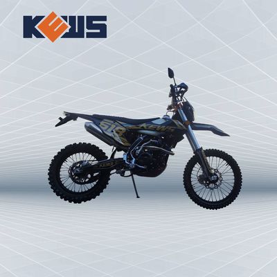 موتورسیکلت مشکی در طلایی برچسب 300CC موتورسیکلت یورو 4 NC300S در دوچرخه های خاکی جاده